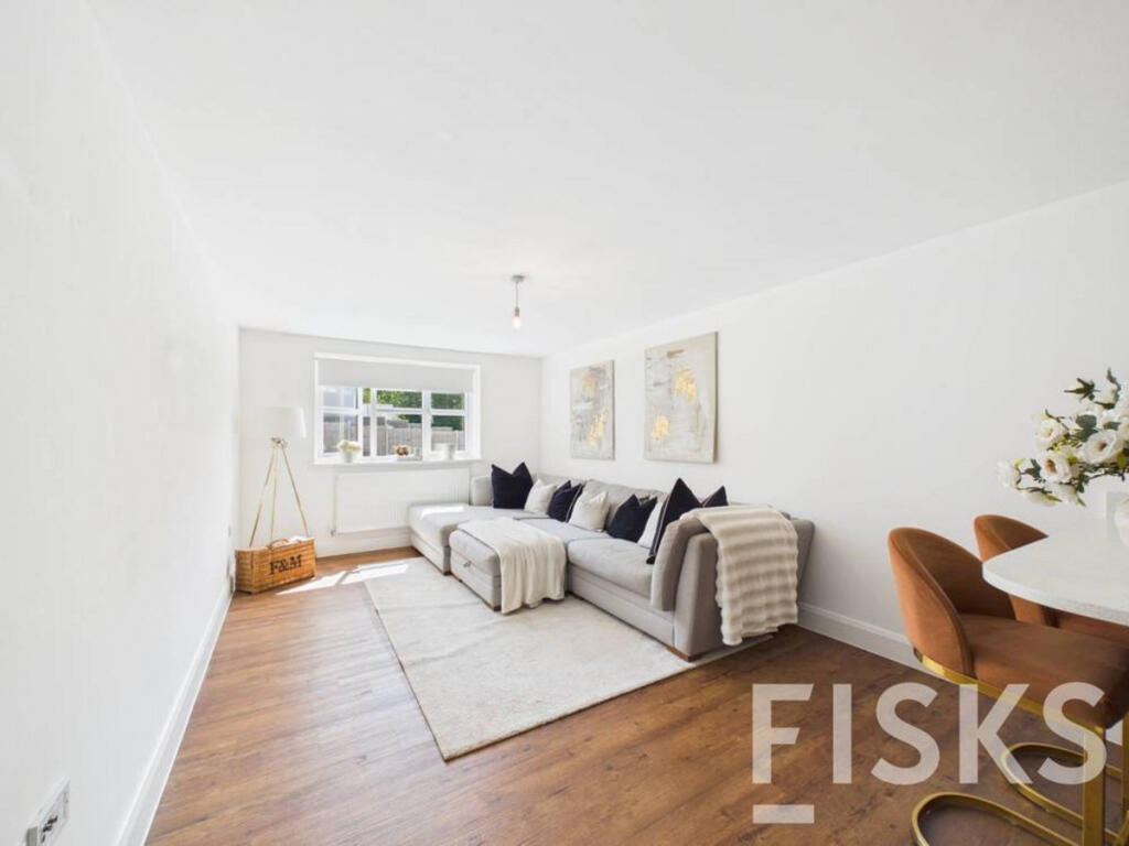Apartment in Southend-on-Sea - View 3