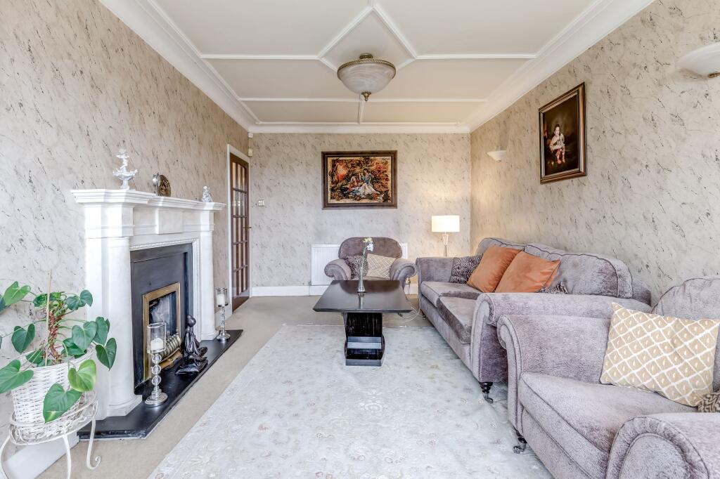 House in Wigan, Thornhill - More