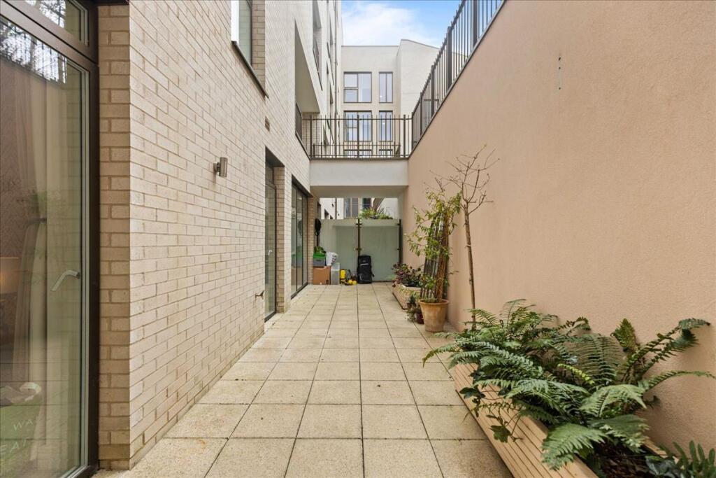 Apartment in London - View 3
