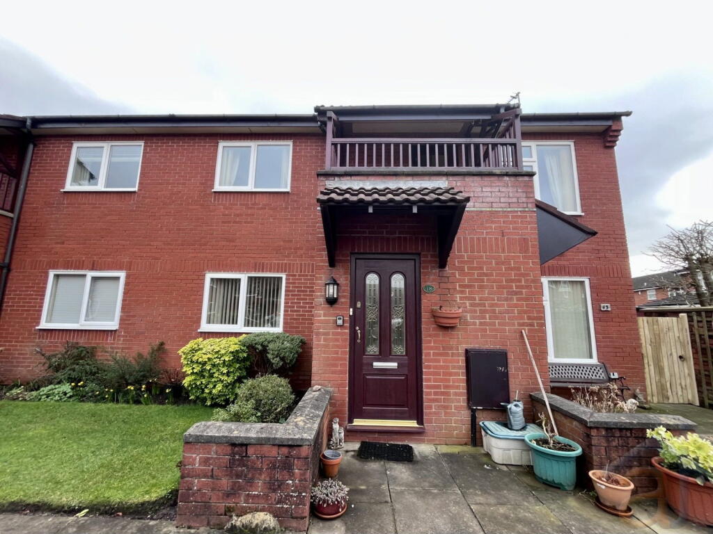 2-bed flat on Hawkshead Street, Southport, PR9 9BS, £82,000