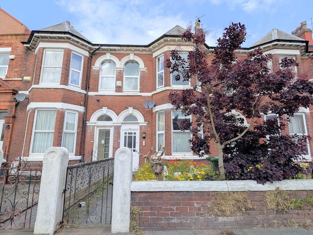 Main image of property: To Let - King Street, Southport Town Centre, PR8 - Three Bedroom First Floor Apt