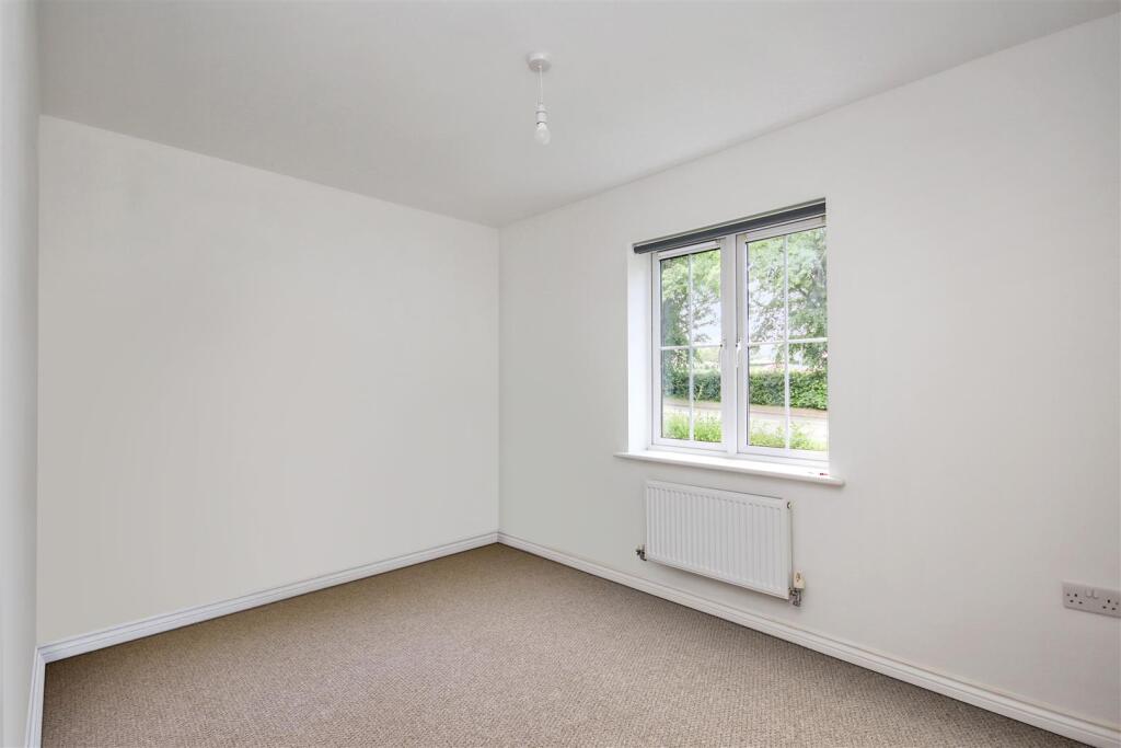 Apartment in Rushden, North Northamptonshire - More