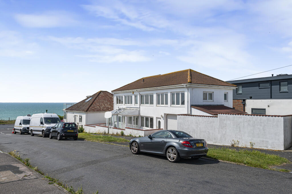 3-bed detached on Marine Drive, Rottingdean, Brighton, East Sussex, BN2, £675,000
