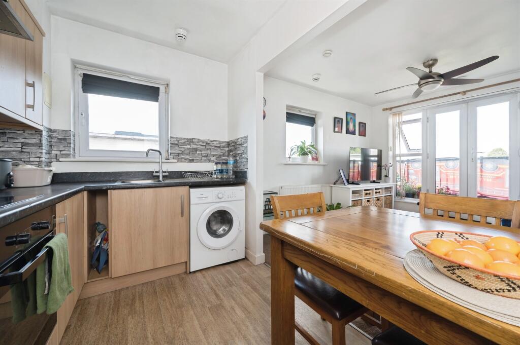 Apartment in Eastleigh - View 3