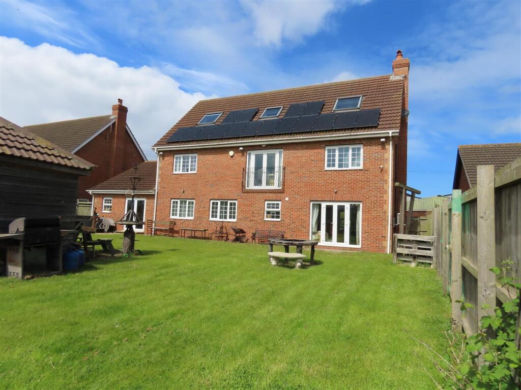 Main image of property: 8 Castle Island Way, North Seaton, Ashington