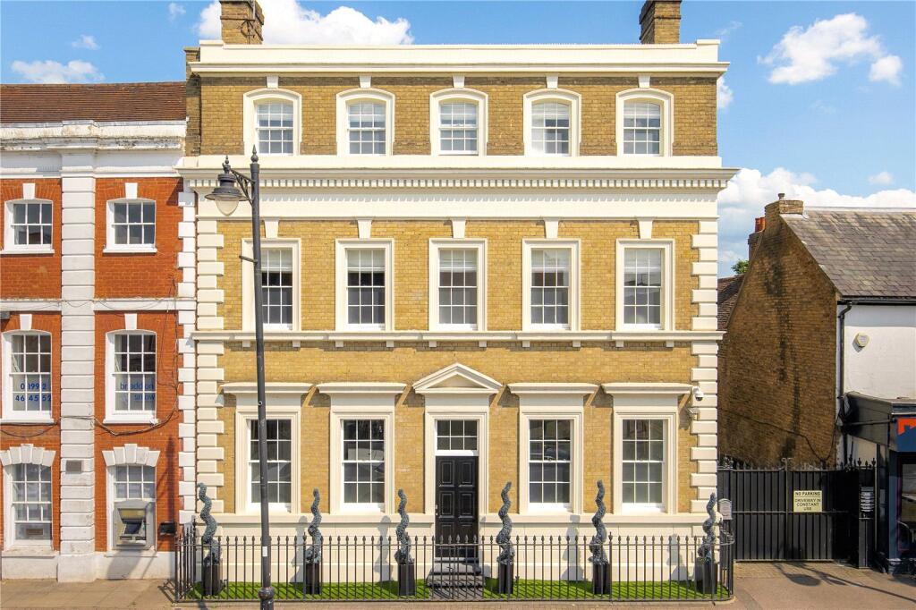 Main image of property: High Street, Hoddesdon, Hertfordshire, EN11