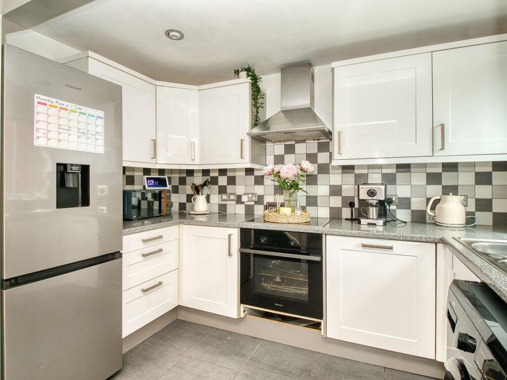 Roseberry Gardens, Hucknall, NG15 photo 4