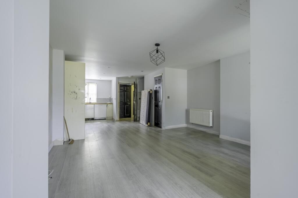 House in Gloucester - View 3