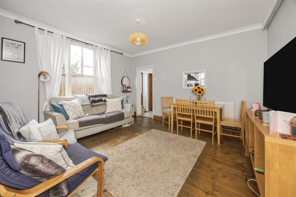 Apartment in London - More