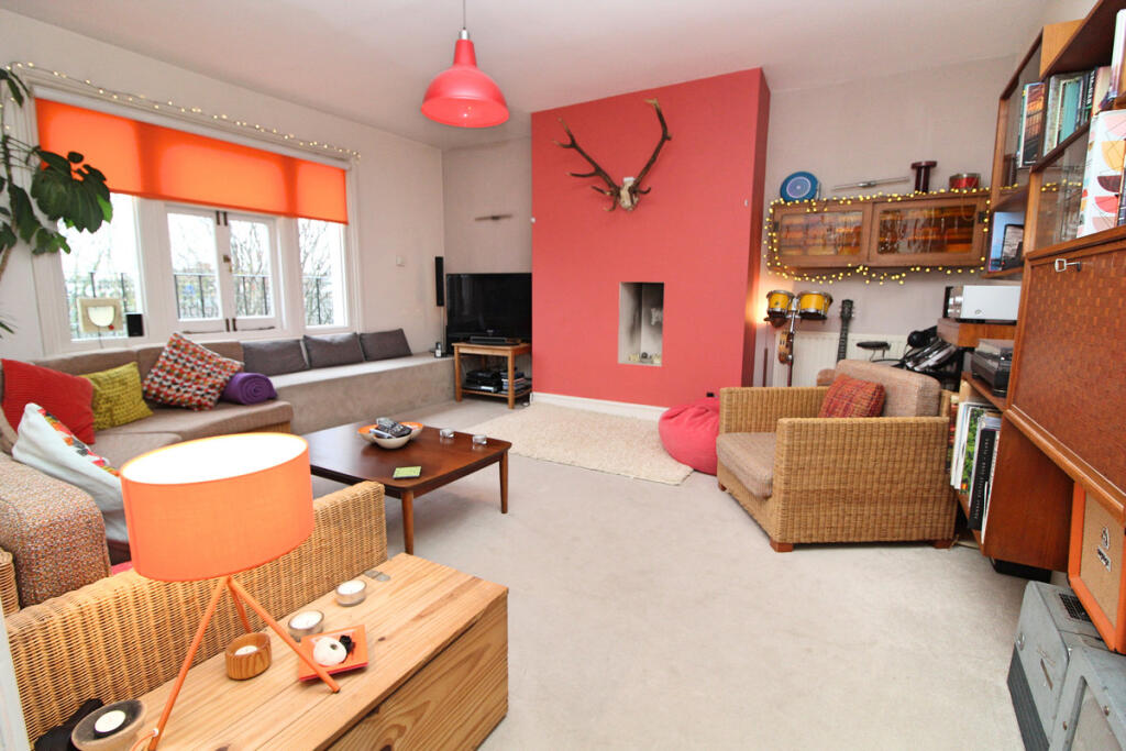 Apartment in Hove, Brunswick - View 2