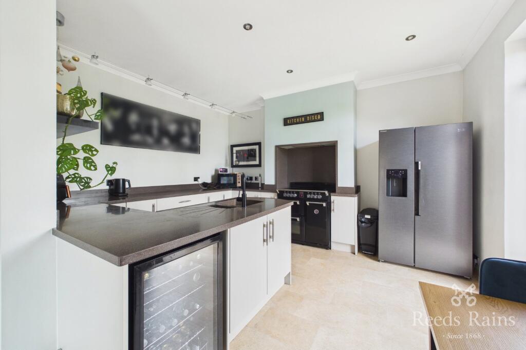 First Avenue, Wakefield, West Yorkshire, WF1 photo 3