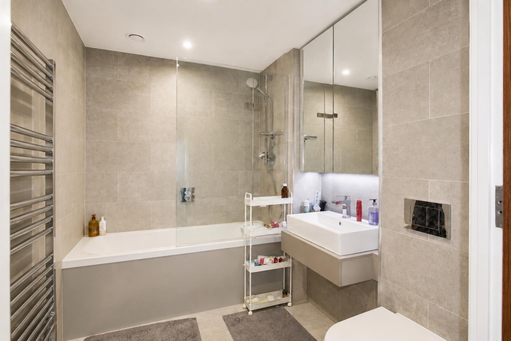 Apartment in London - More