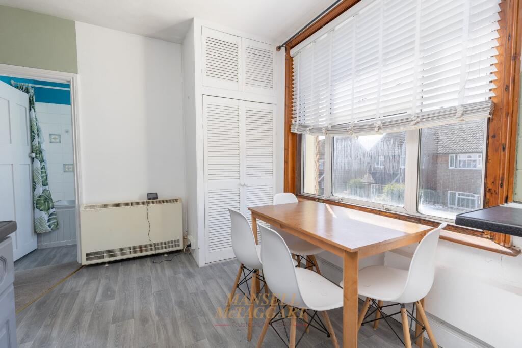 Apartment in Redhill - View 4