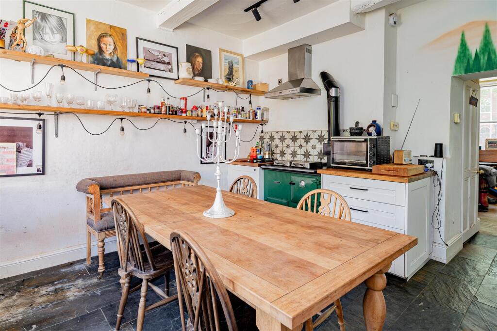 House in Shrewsbury, Shropshire - More