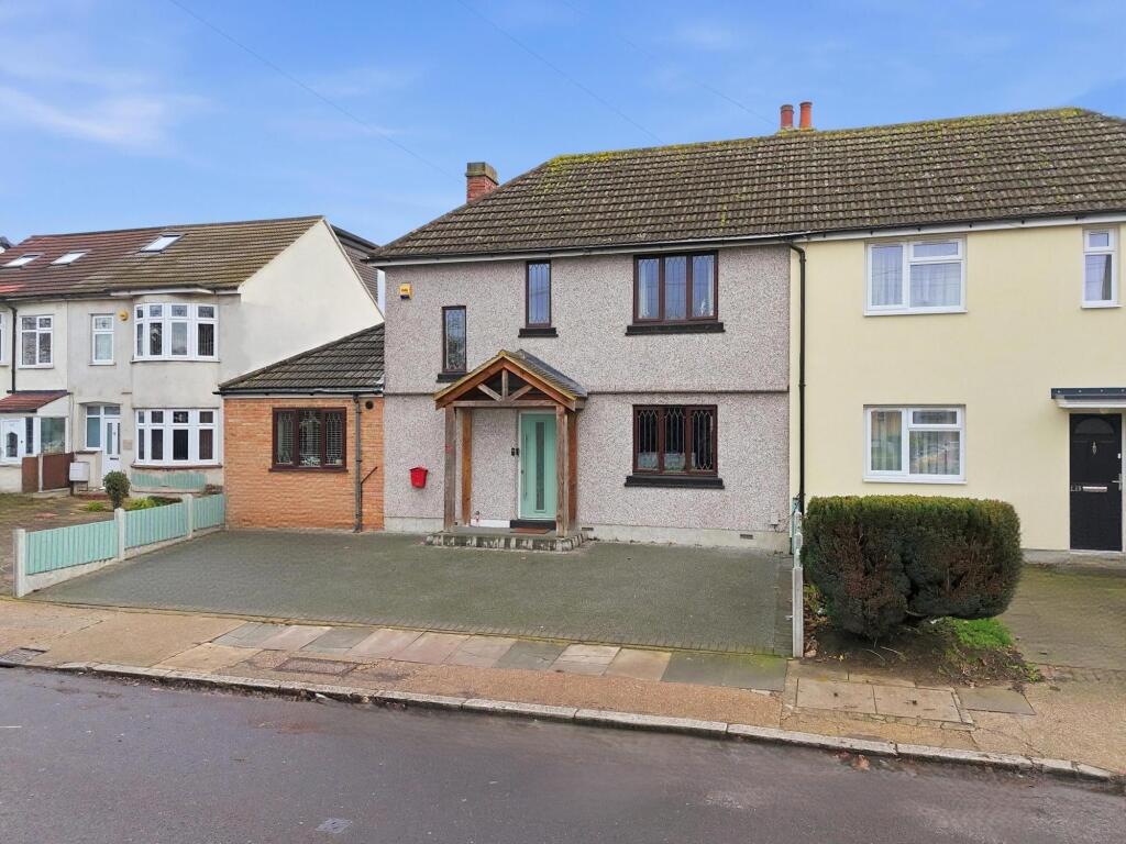 Main image of property: Park Lane, Hornchurch, RM11