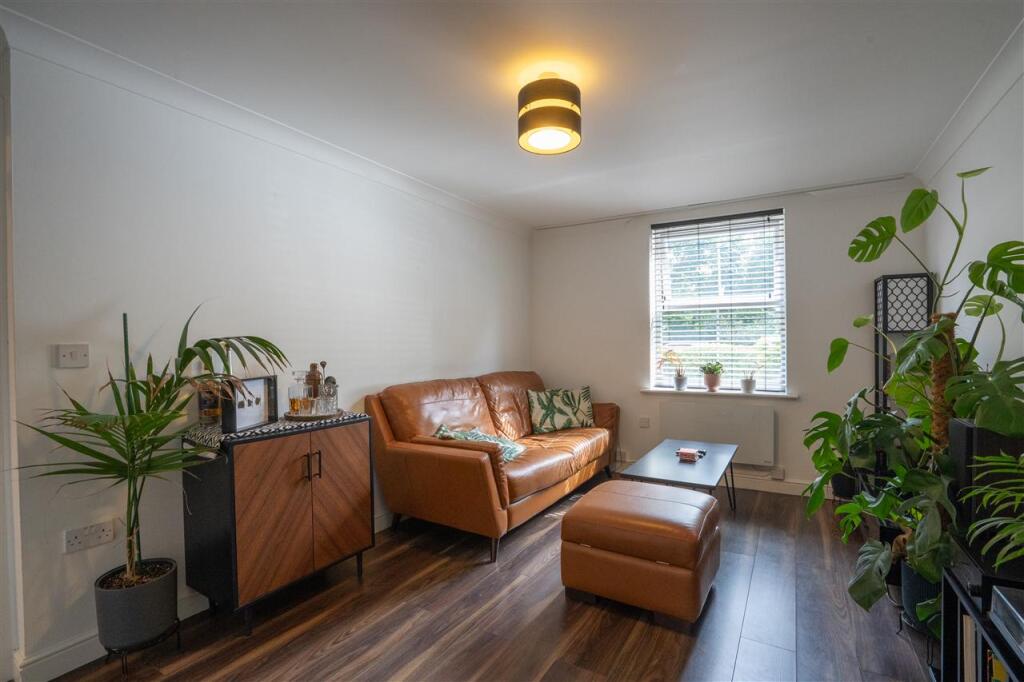 Apartment in Birmingham, Acocks Green - View 5