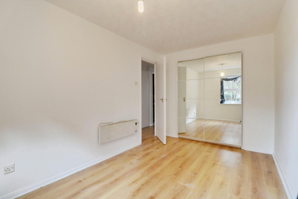 Apartment in Southend-on-Sea - View 4