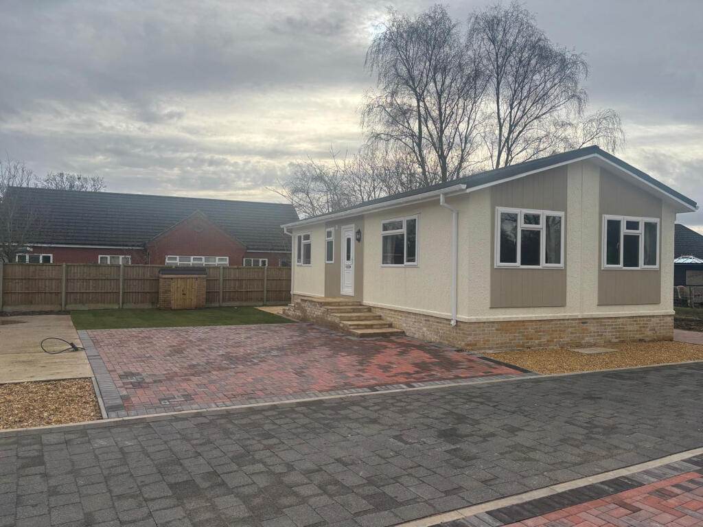 2-bed caravan on Lincoln, Lincolnshire, LN6, £174,950