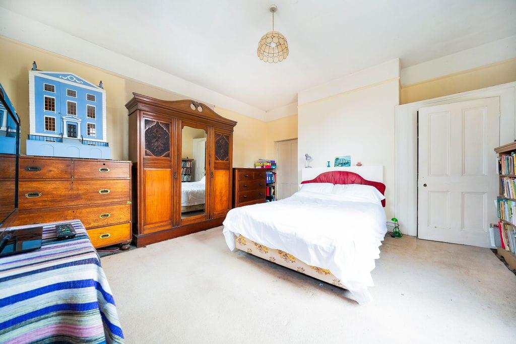 House in Richings Park, Iver - More