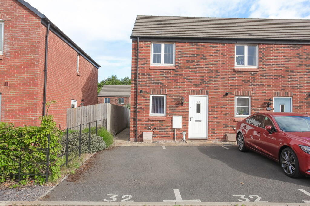Main image of property: De La Warr Drive, Banbury, OX16 1BF