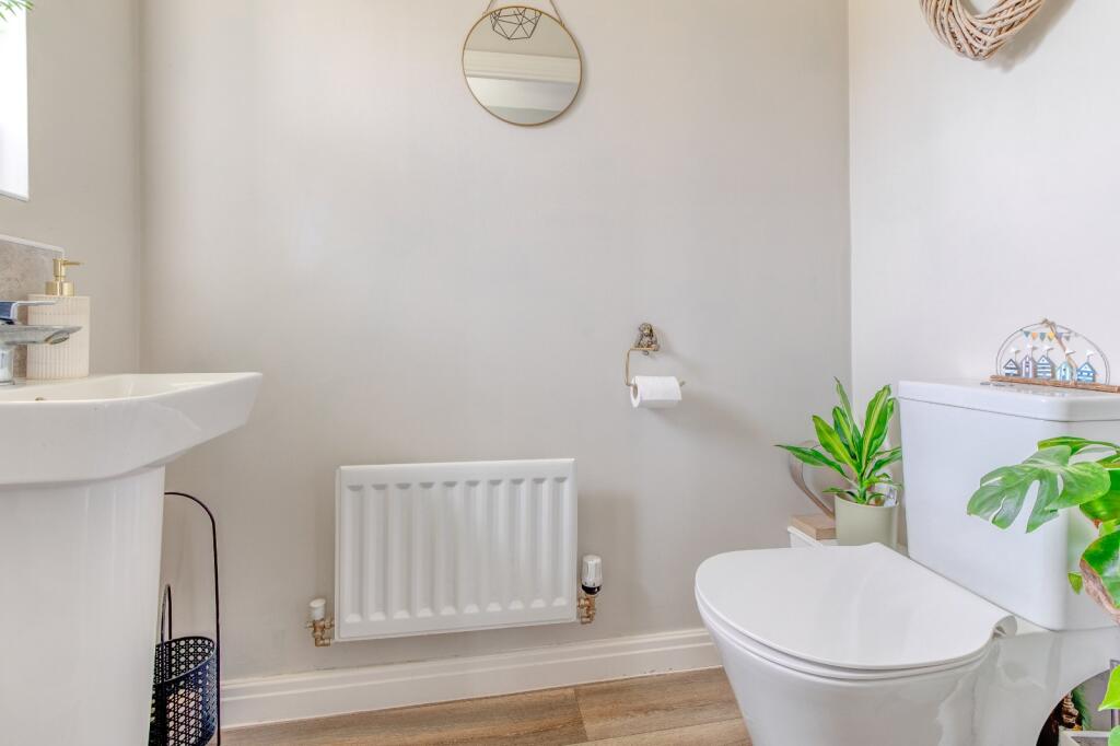 House in Redditch, Enfield - View 6