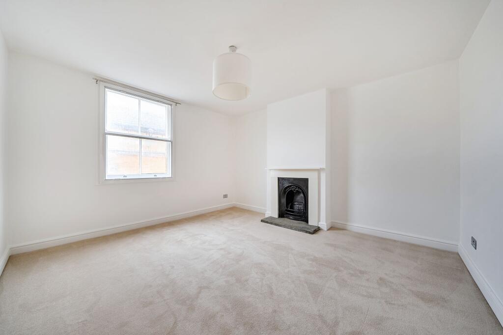 Apartment in Gloucester - View 4