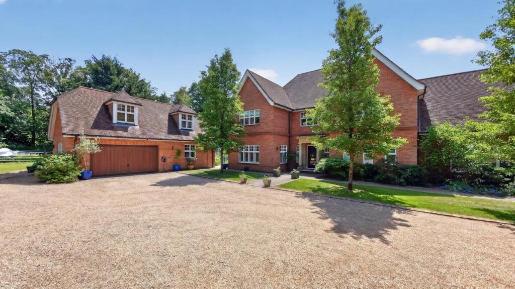 Farnham Road, Ewshot, Farnham, Hampshire, GU10 5AE photo 4