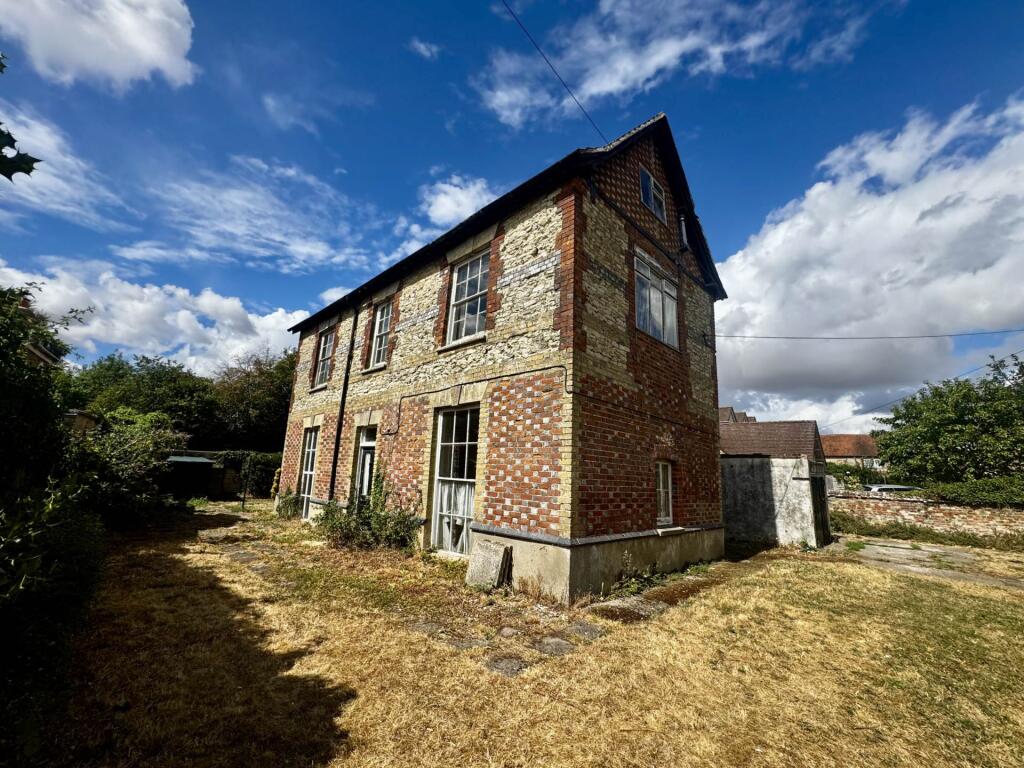 Main image of property: The Chestnuts, Benson