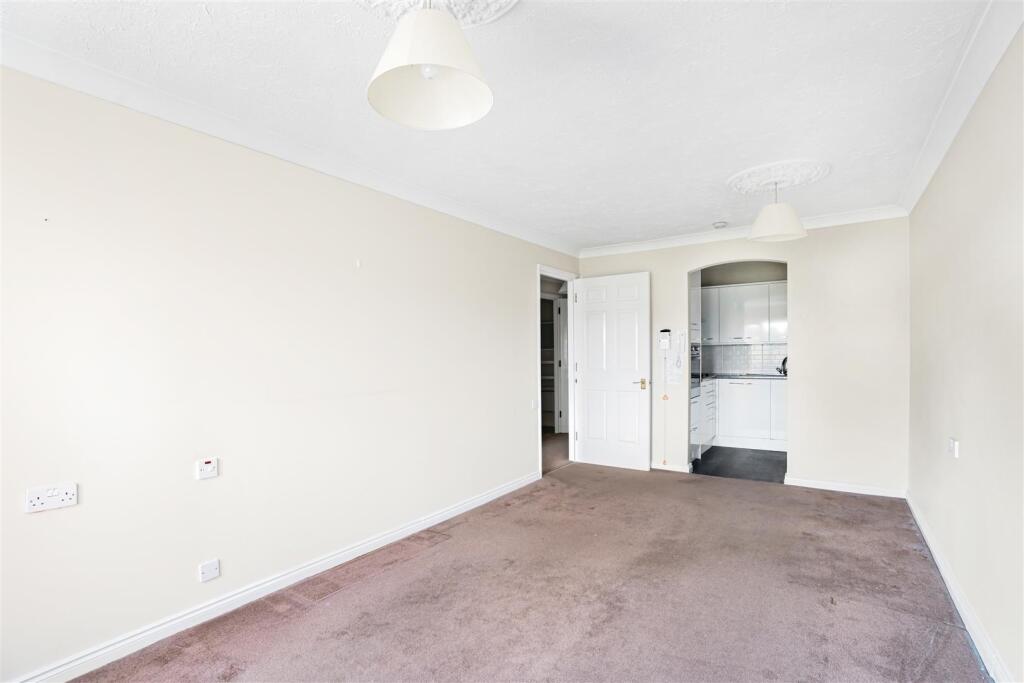 Apartment in St Albans - View 5