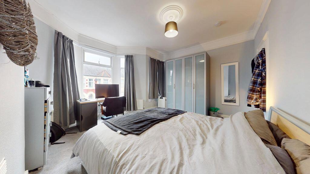 House in Cardiff, Cathays - More