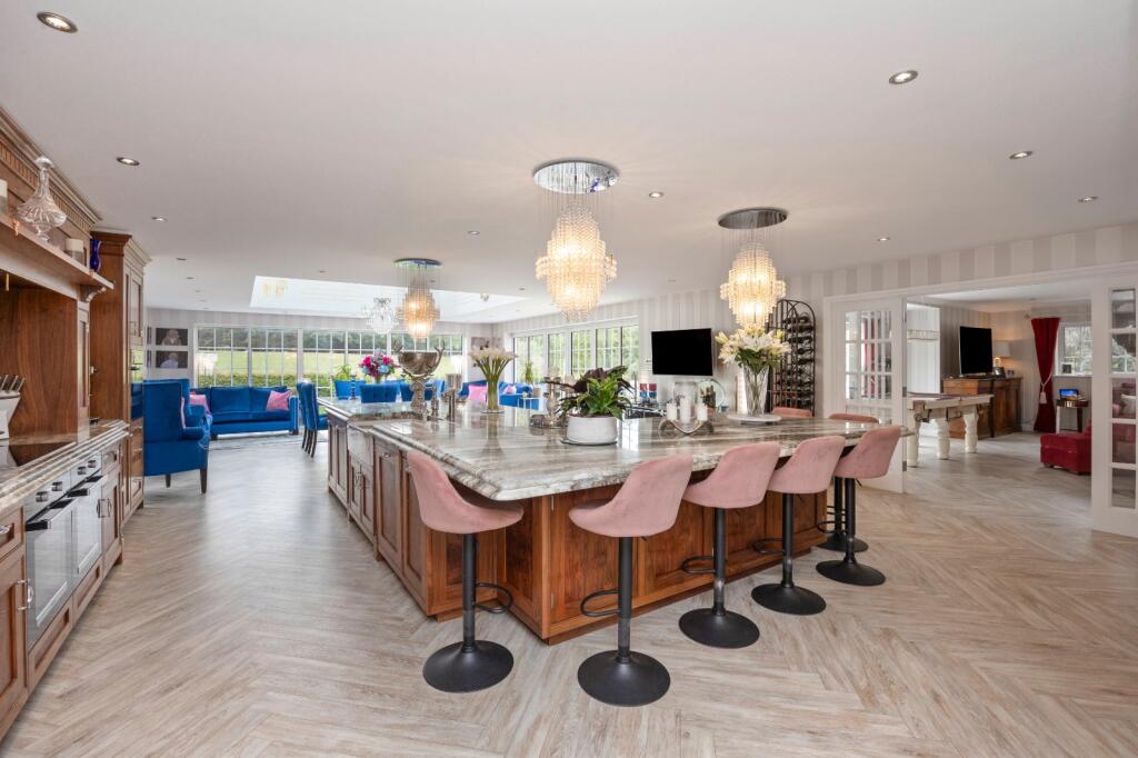 House in Haywards Heath, Wivelsfield - View 2