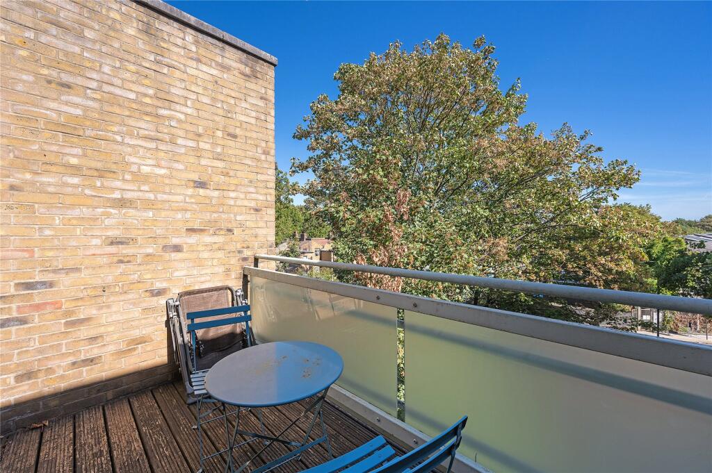 Apartment in London - View 3