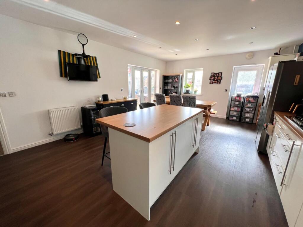 Kent Road South, St. Crispin, Northampton NN5 photo 3