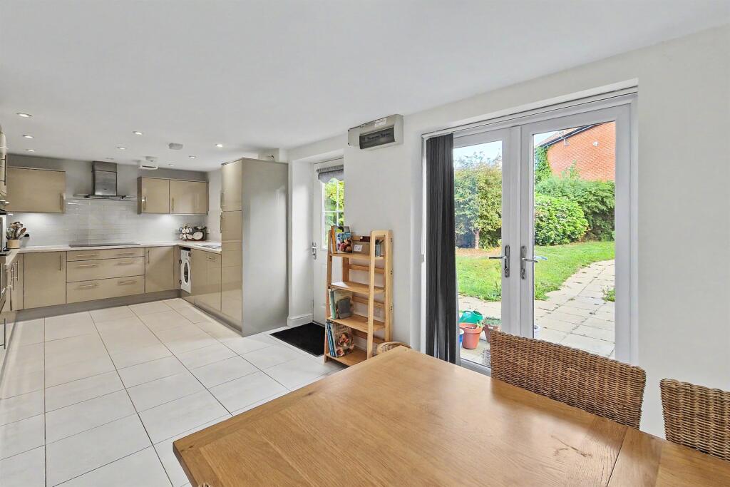 House in Bridport, Allington - More