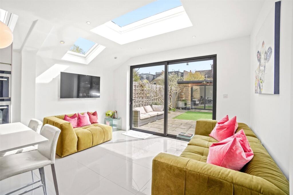 House in Twickenham - View 4
