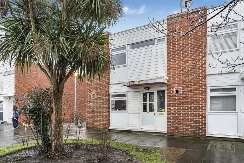 Main image of property: Brierley Close, London, SE25