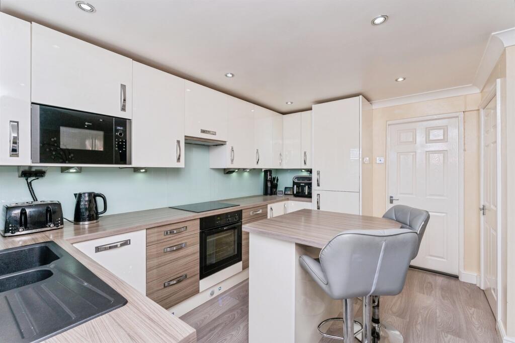 House in Chester, Saltney - More