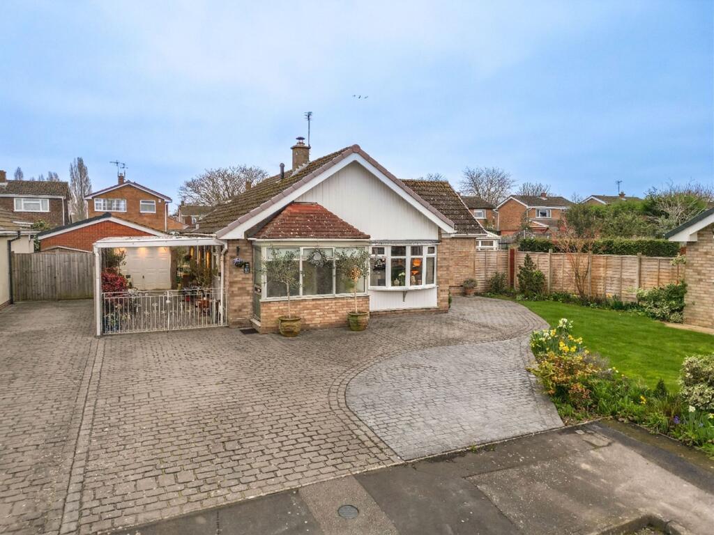 Main image of property: Thirlmere Avenue, Nuneaton, CV11