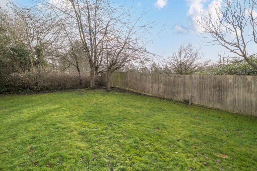 Eyston Drive, Weybridge, KT13 photo 4