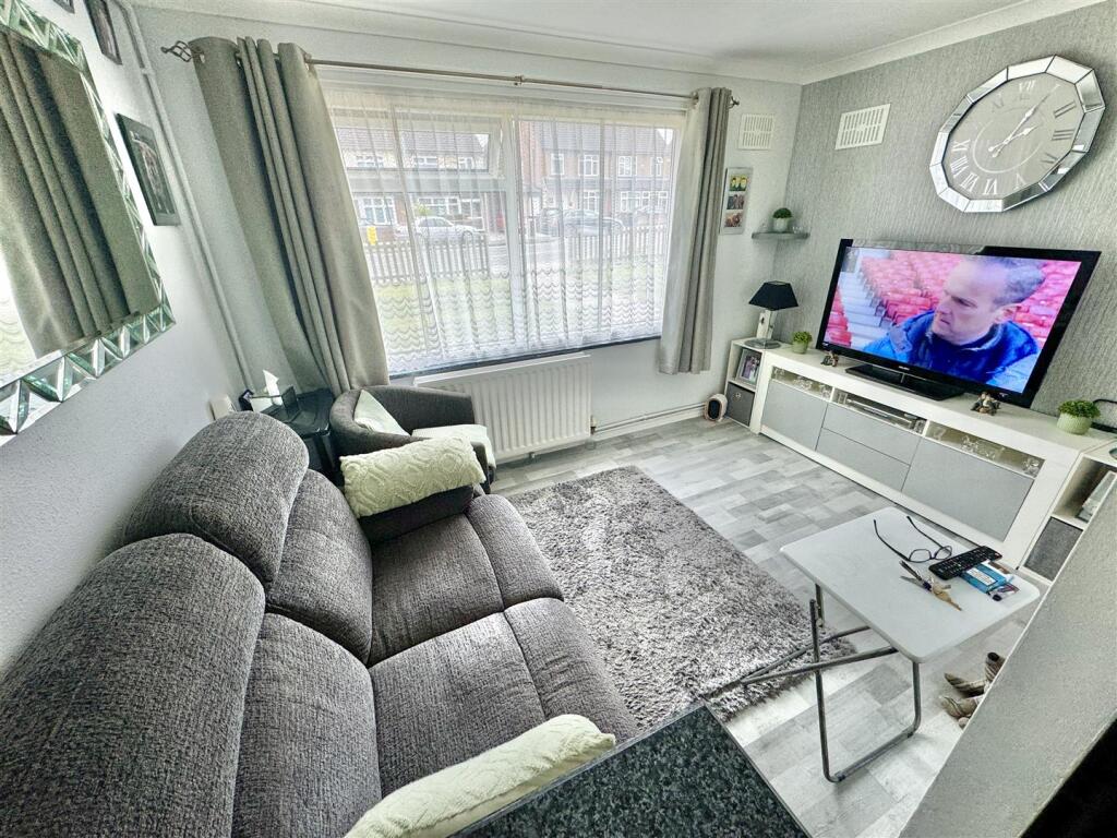 Main image of property: Fairfield Close, Dunstable, LU5 4PQ