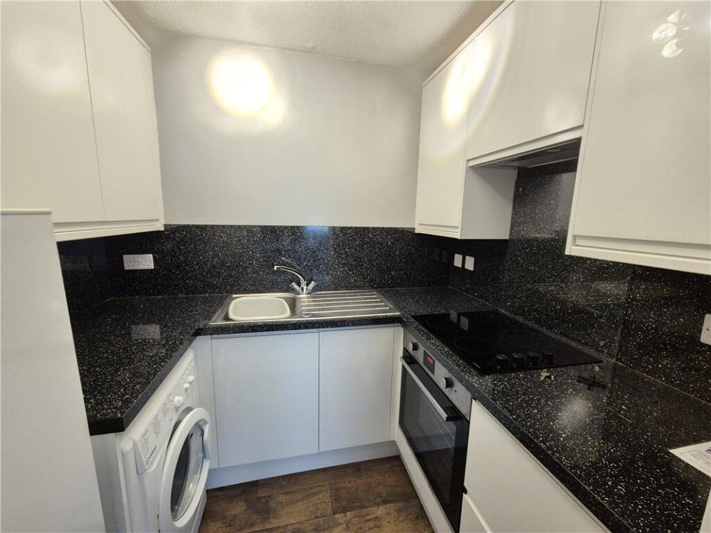 Apartment in Orpington, St Paul's Cray - View 2