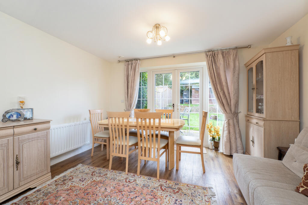 House in Sutton - More
