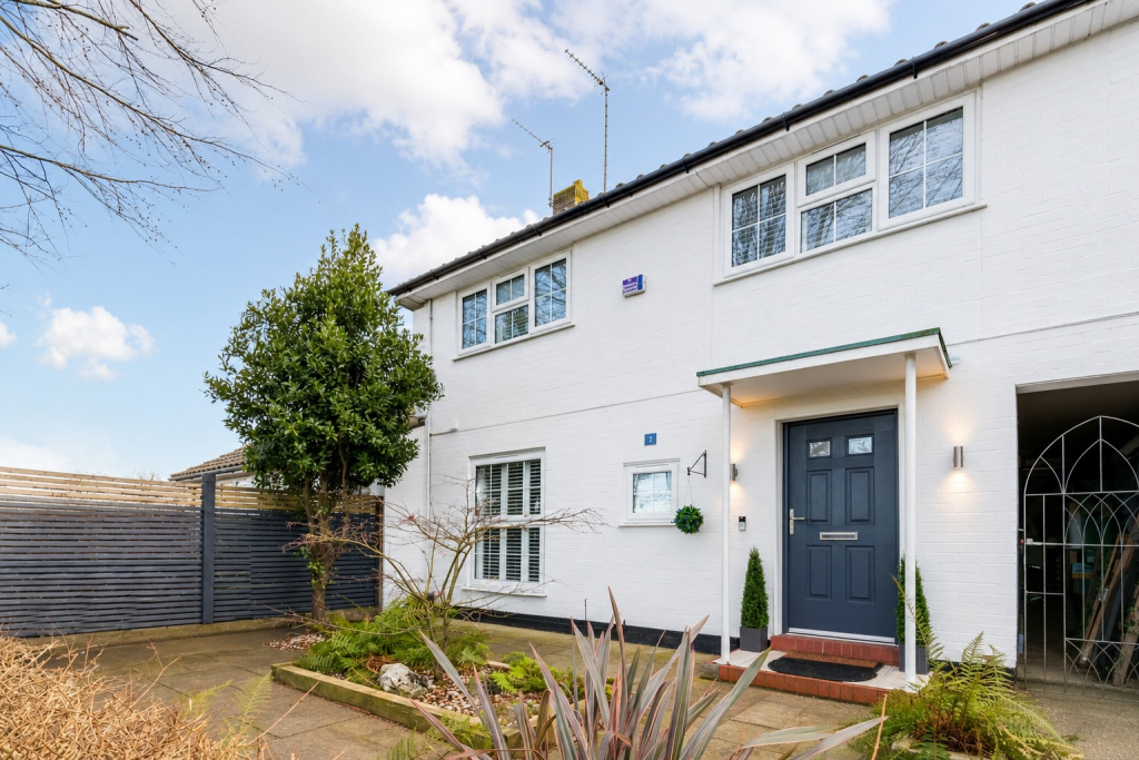 Main image of property: Holly Walk, Welwyn Garden City, Hertfordshire, AL8