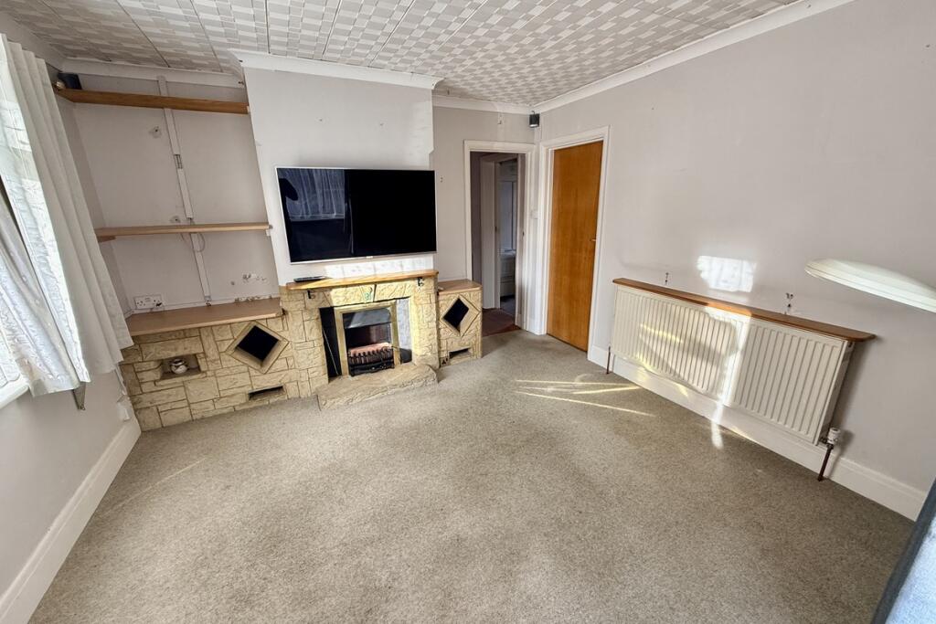 Pratton Avenue, Lancing, West Sussex, BN15 9NU photo 2