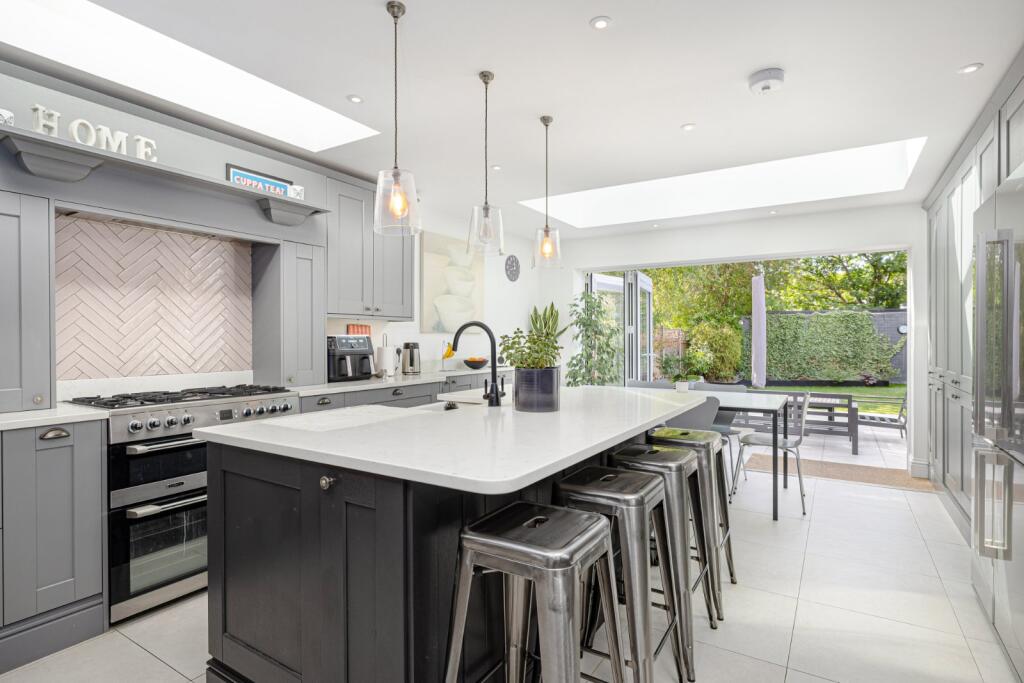 House in Bishop's Stortford, Hockerill - View 2