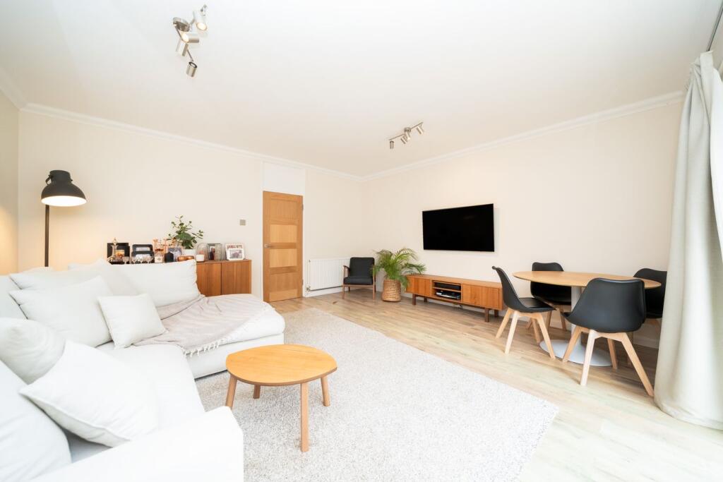 Apartment in Hemel Hempstead - View 3