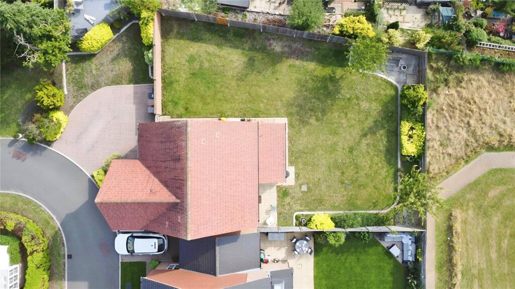 Addington Gardens, Woodley, Reading, Berkshire, RG5 photo 2