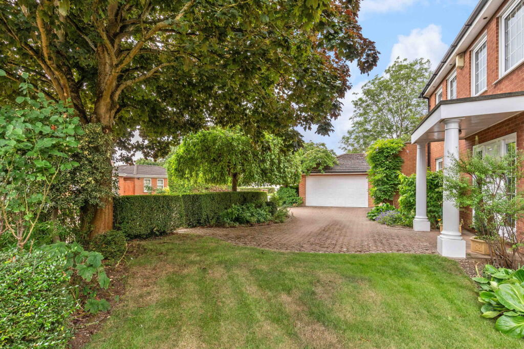 Royal Oak Close, Chipping, Buntingford, SG9 0PF photo 3