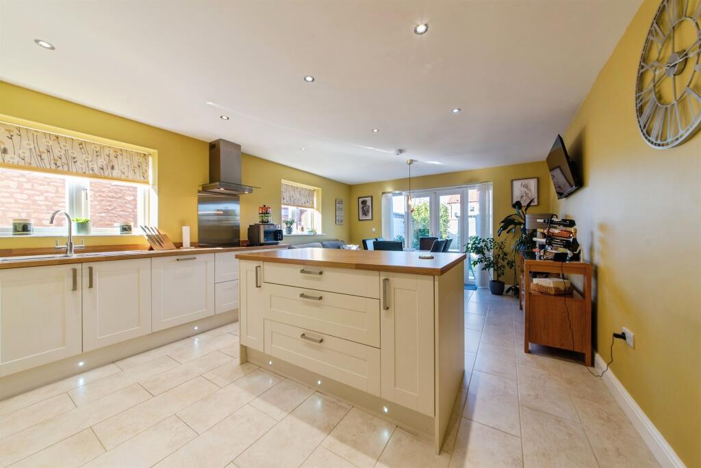 House in South Kesteven, Ancaster - More