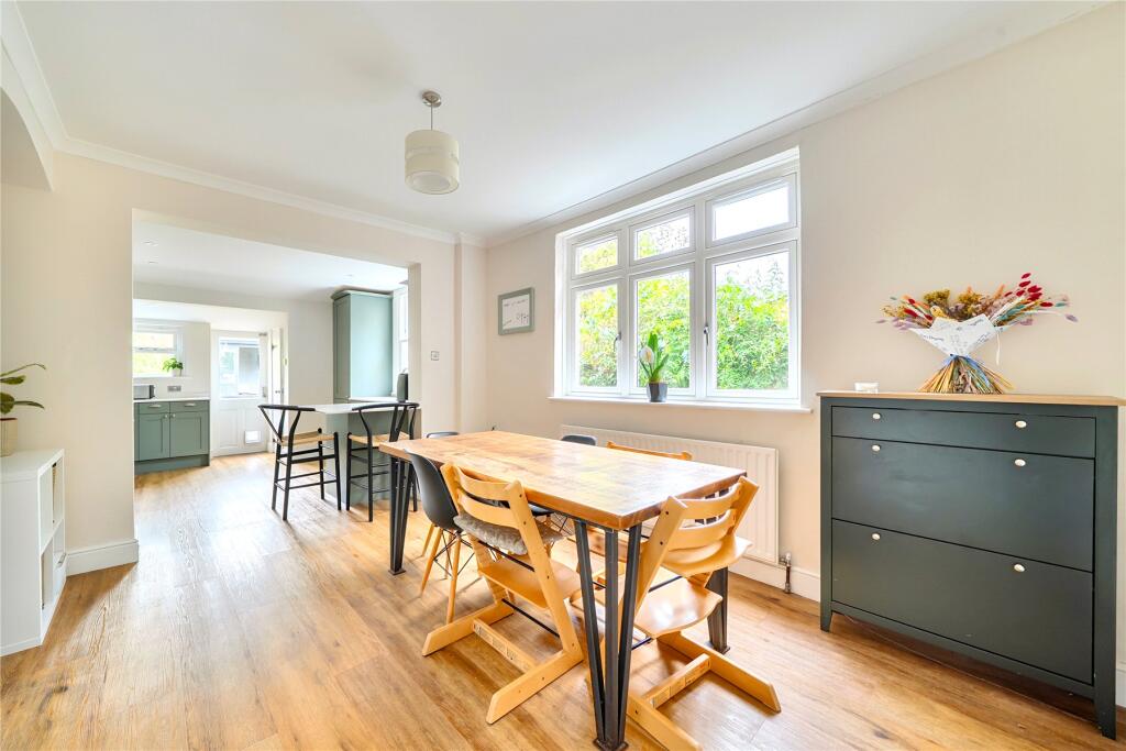 House in London, Royal Borough of Kingston upon Thames - More